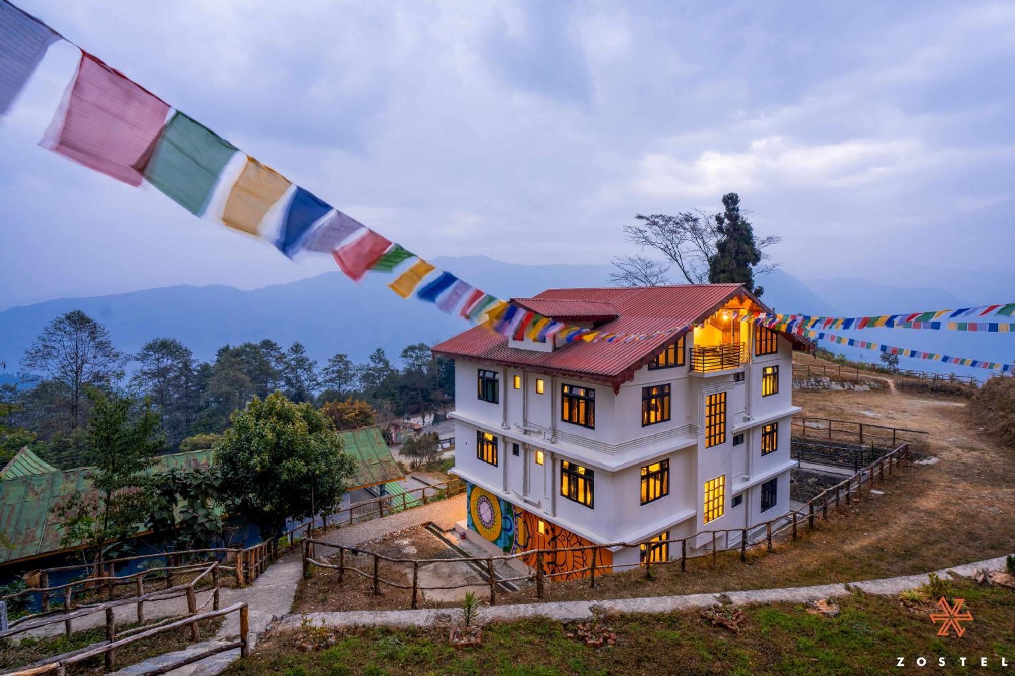 Zostel Rinchenpong Hostel Buitenkant foto