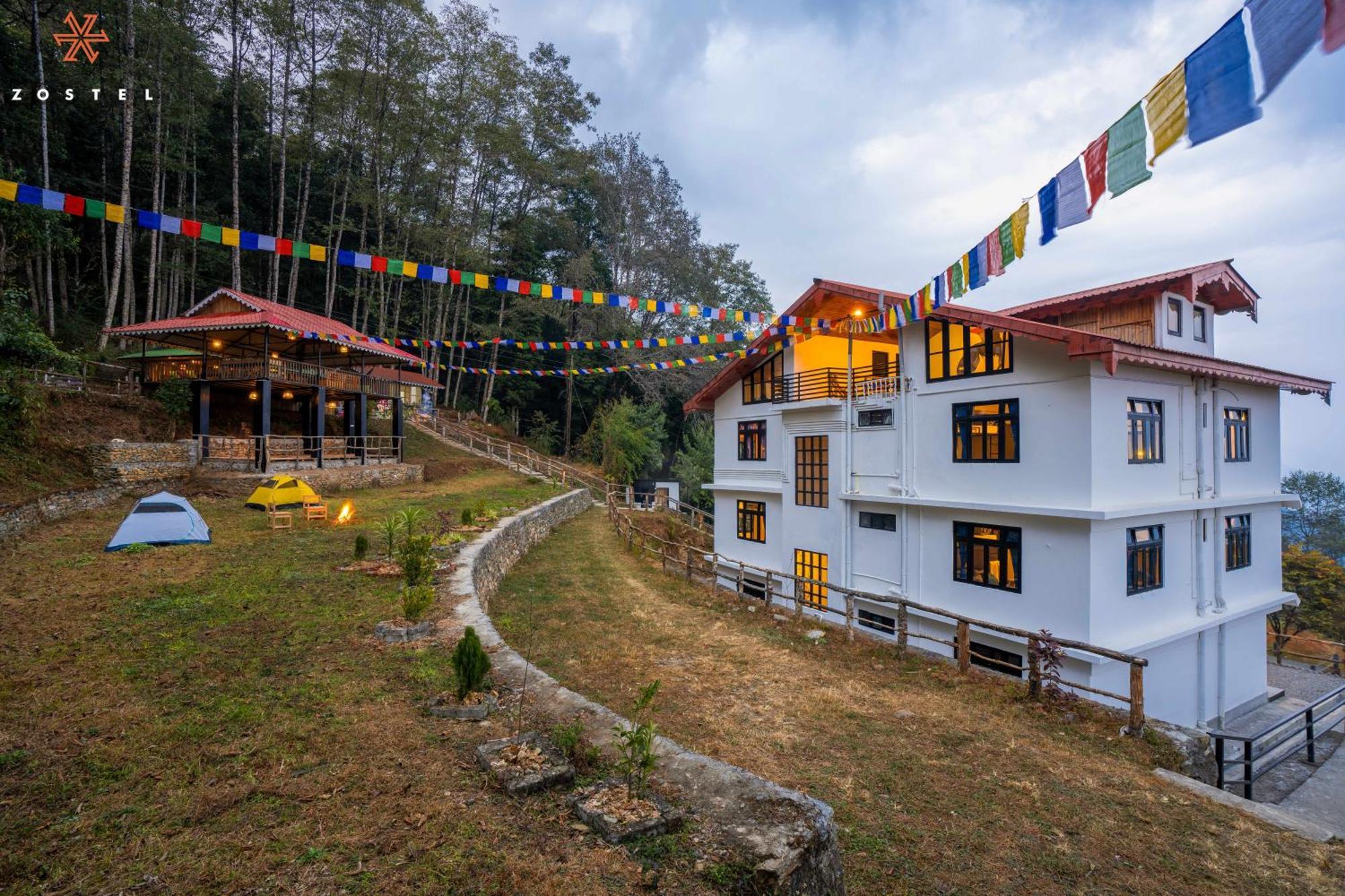 Zostel Rinchenpong Hostel Buitenkant foto
